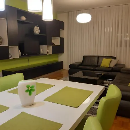 Apartman Irac * 图兹拉