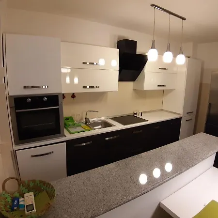 公寓 Apartman Irac 图兹拉