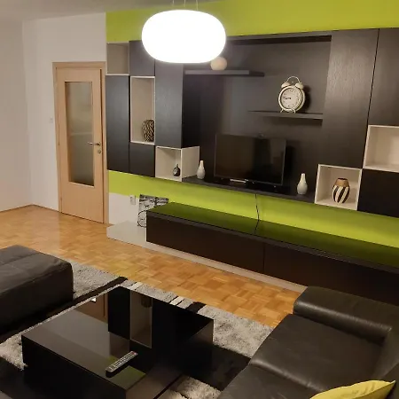 Apartman Irac 公寓 图兹拉