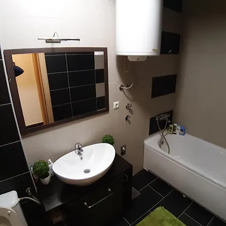 公寓 Apartman Irac 图兹拉